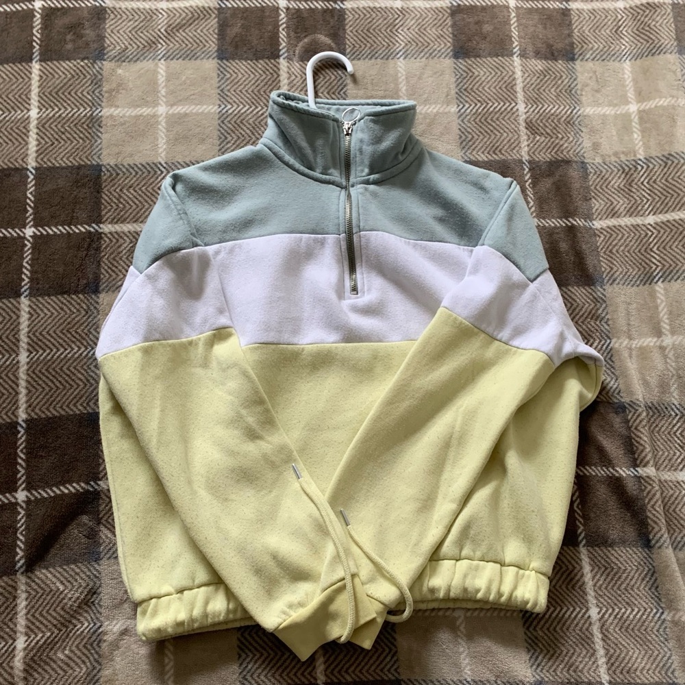 Girls sweater size:XS multicolour